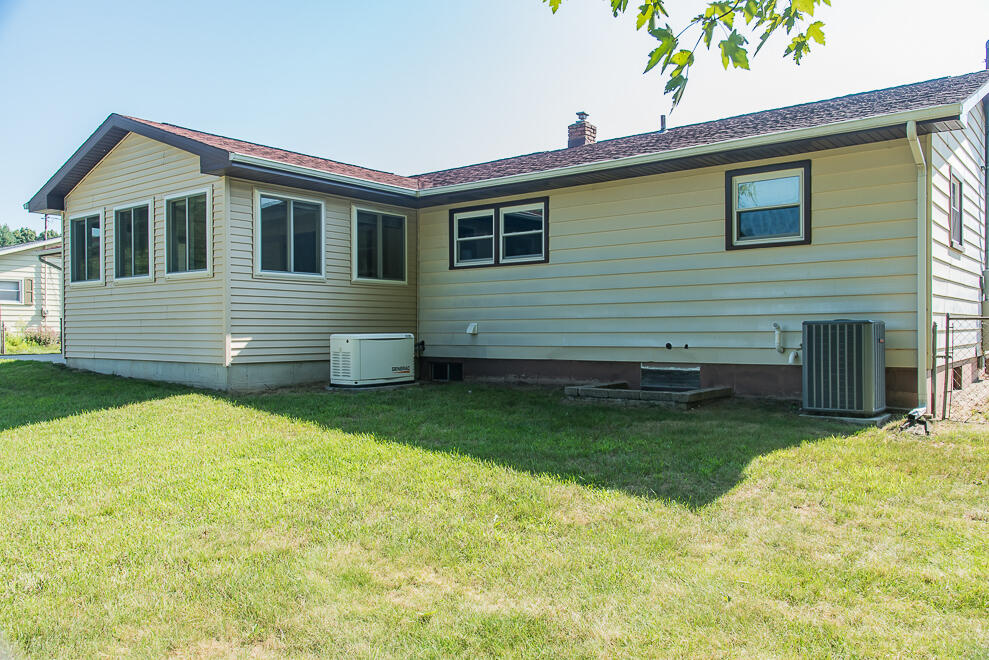 Homes for sale in Paw Paw, MI | 35918 Riverview Dr, Paw Paw, MI 49079 | MLS# 70486575