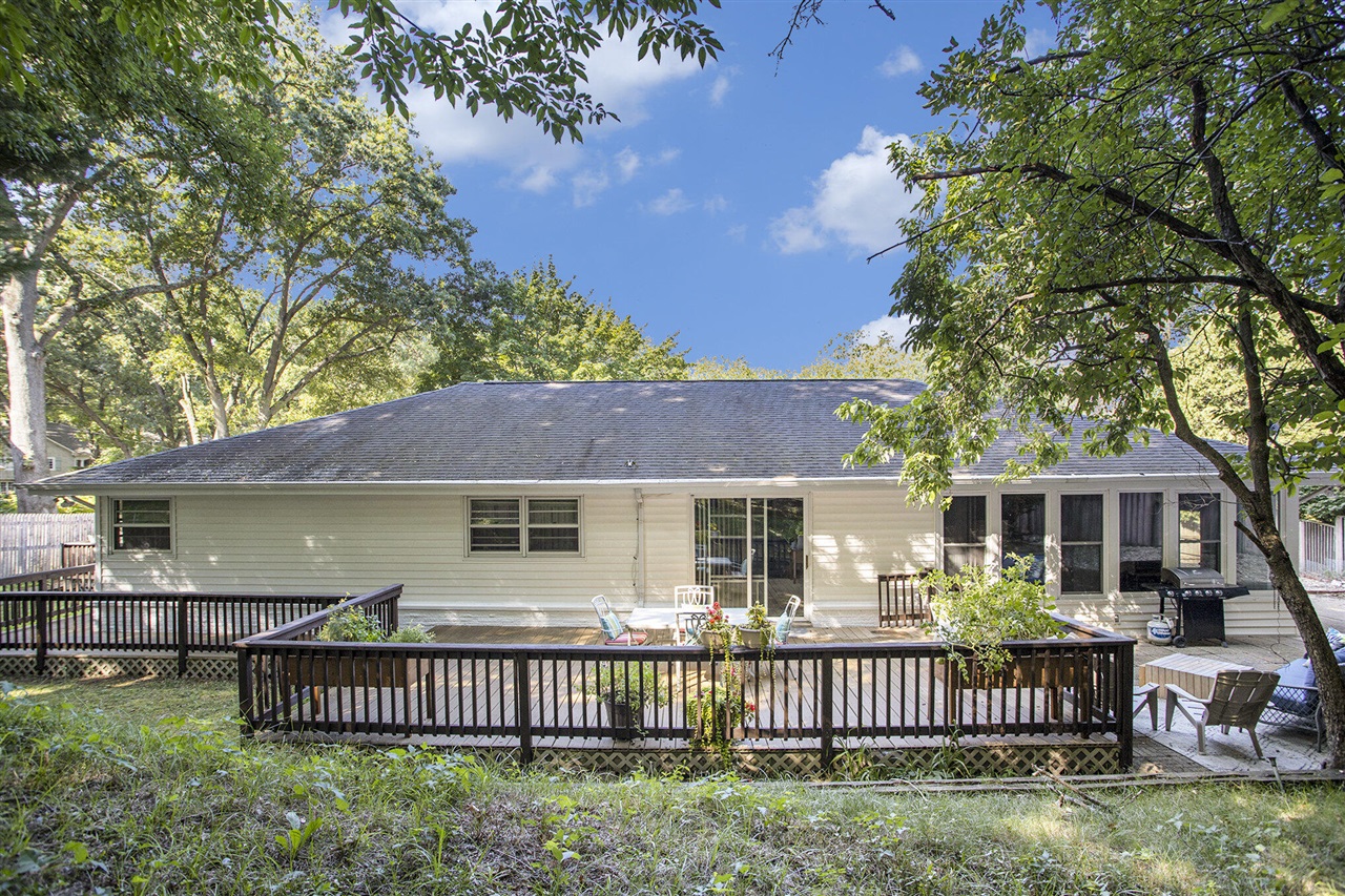 Homes for sale in Kalamazoo, MI | 4417 Lake Forest Dr, Kalamazoo, MI 49008 | MLS# 70486783