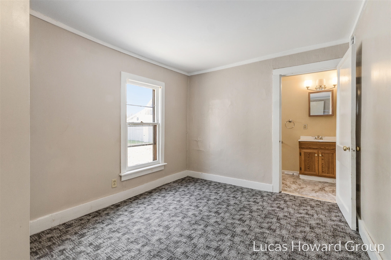 Homes for sale in Kalamazoo, MI | 521 Pearl St, Kalamazoo, MI 49007 | MLS# 70486801