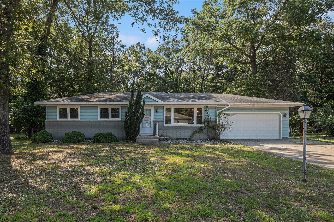 Homes for sale in Muskegon, MI | 2021 Queens Ct, Muskegon, MI 49445 | MLS# 70487084
