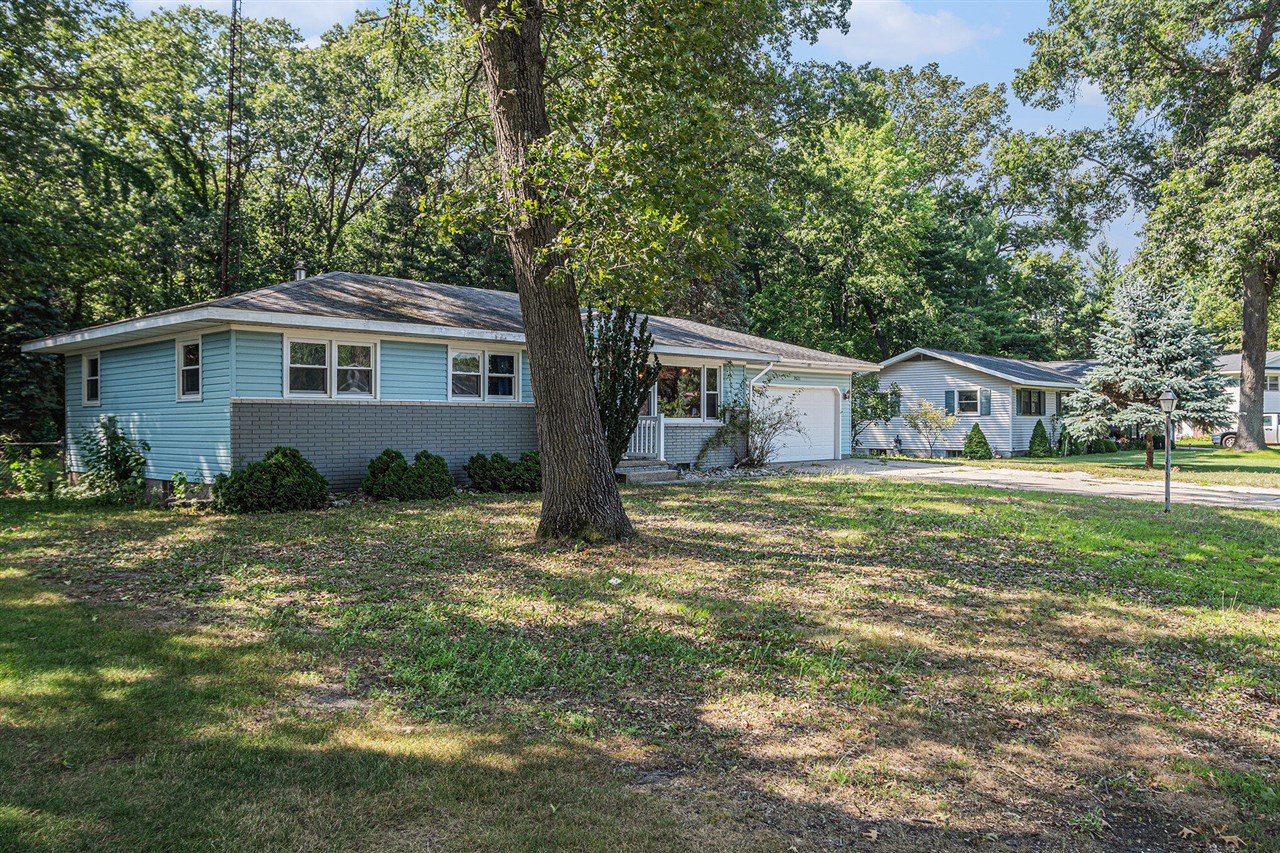 Homes for sale in Muskegon, MI | 2021 Queens Ct, Muskegon, MI 49445 | MLS# 70487084