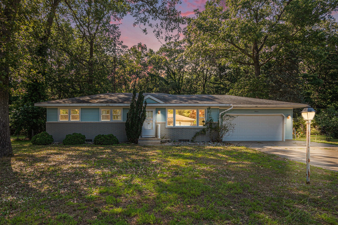 Homes for sale in Muskegon, MI | 2021 Queens Ct, Muskegon, MI 49445 | MLS# 70487084