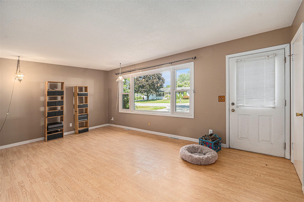 Homes for sale in Muskegon, MI | 2021 Queens Ct, Muskegon, MI 49445 | MLS# 70487084