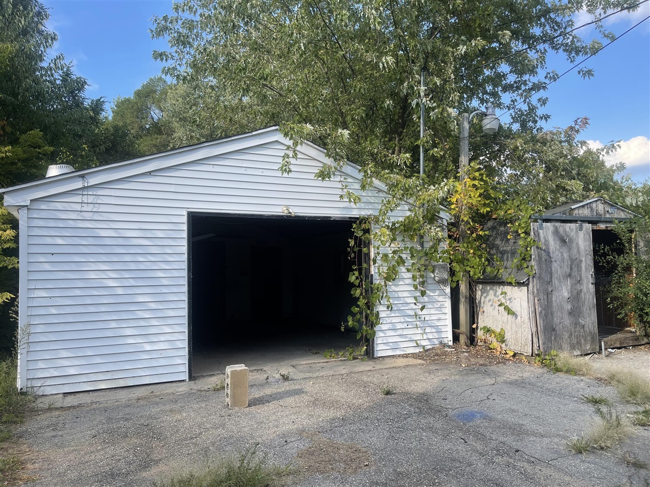 Homes for sale in Jackson, MI | 3588 Nash Dr, Jackson, MI 49201 | MLS# 70487169