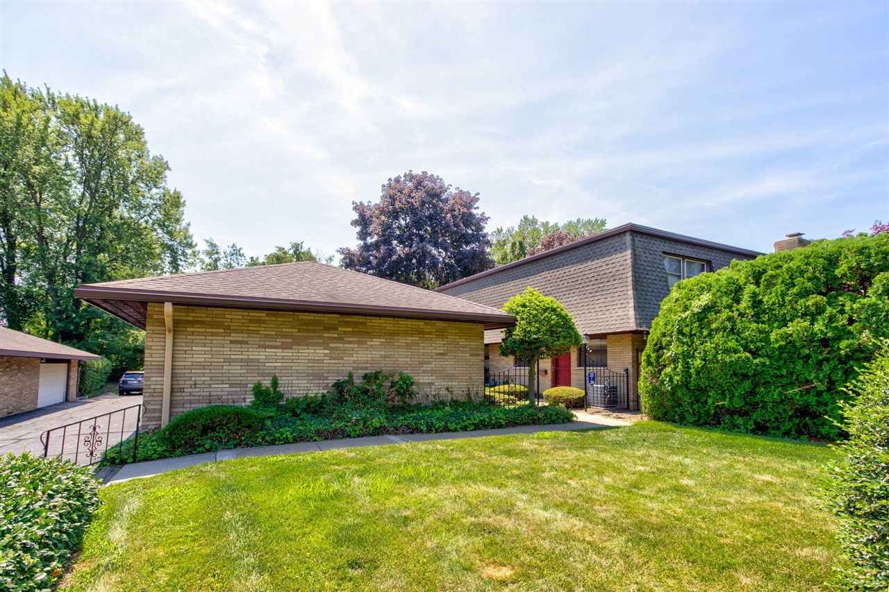 Homes for sale in Saint Joseph, MI | 2727 S Lakeshore Dr #F-24, Saint Joseph, MI 49085 | MLS# 70487521