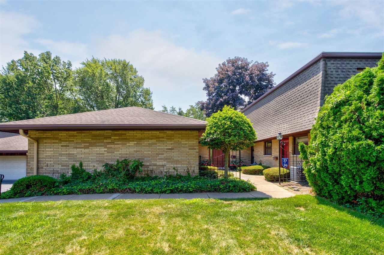 Homes for sale in Saint Joseph, MI | 2727 S Lakeshore Dr #F-24, Saint Joseph, MI 49085 | MLS# 70487521