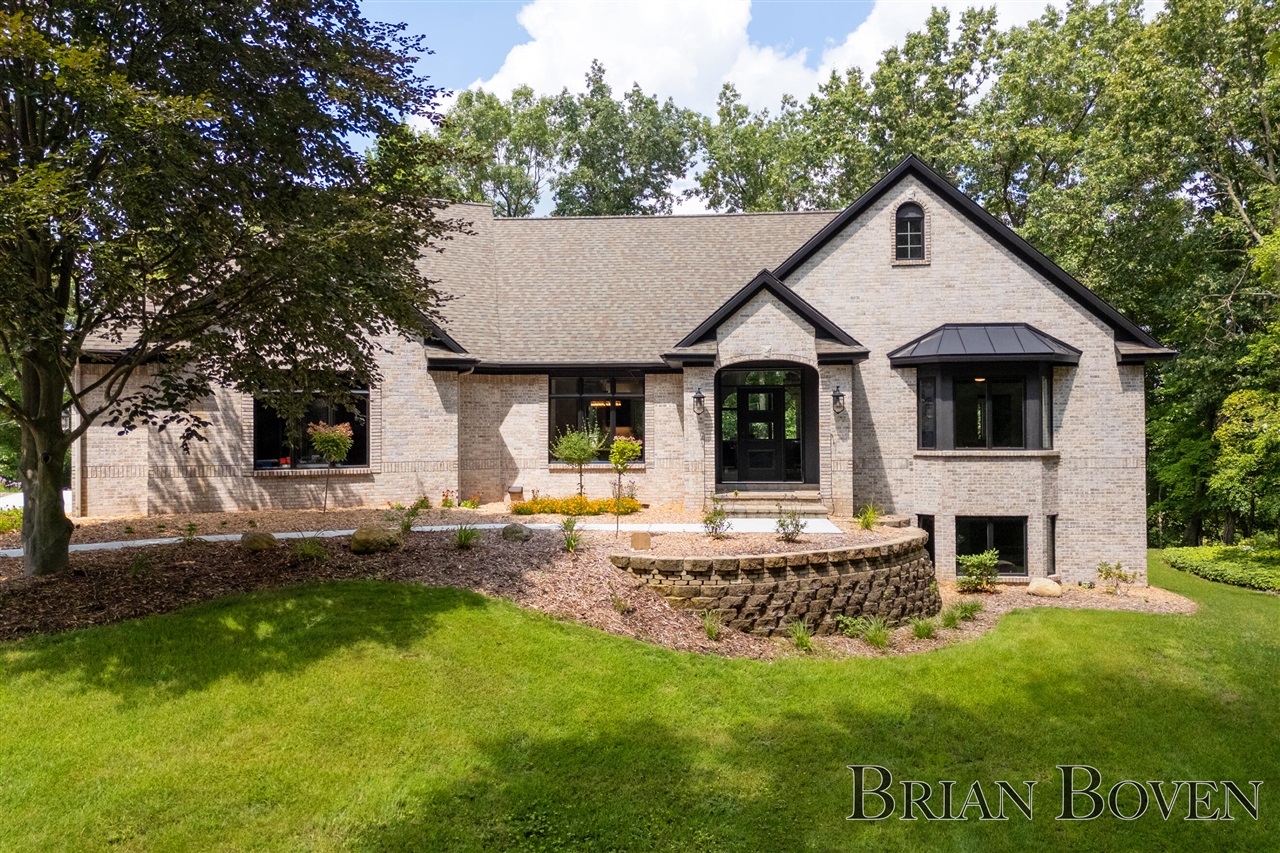 Homes for sale in Rockford, MI | 8311 Rum Creek Trl, Rockford, MI 49341 | MLS# 70487885