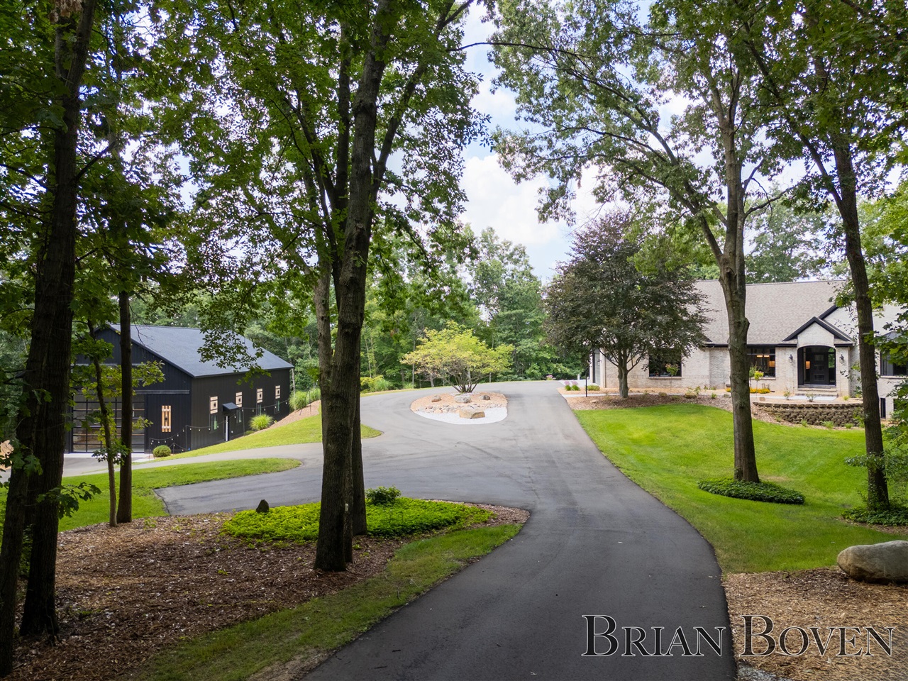 Homes for sale in Rockford, MI | 8311 Rum Creek Trl, Rockford, MI 49341 | MLS# 70487885