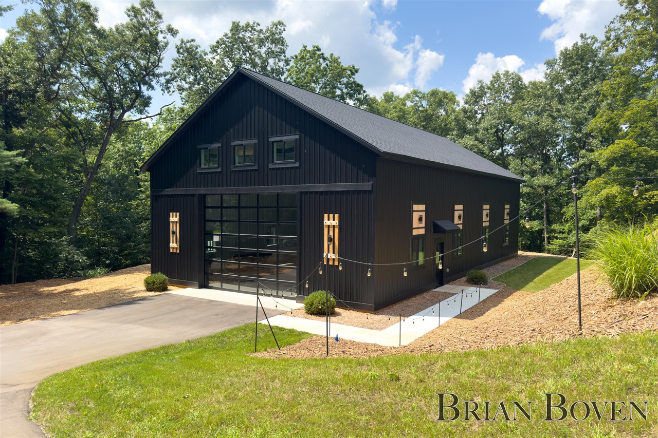 Homes for sale in Rockford, MI | 8311 Rum Creek Trl, Rockford, MI 49341 | MLS# 70487885