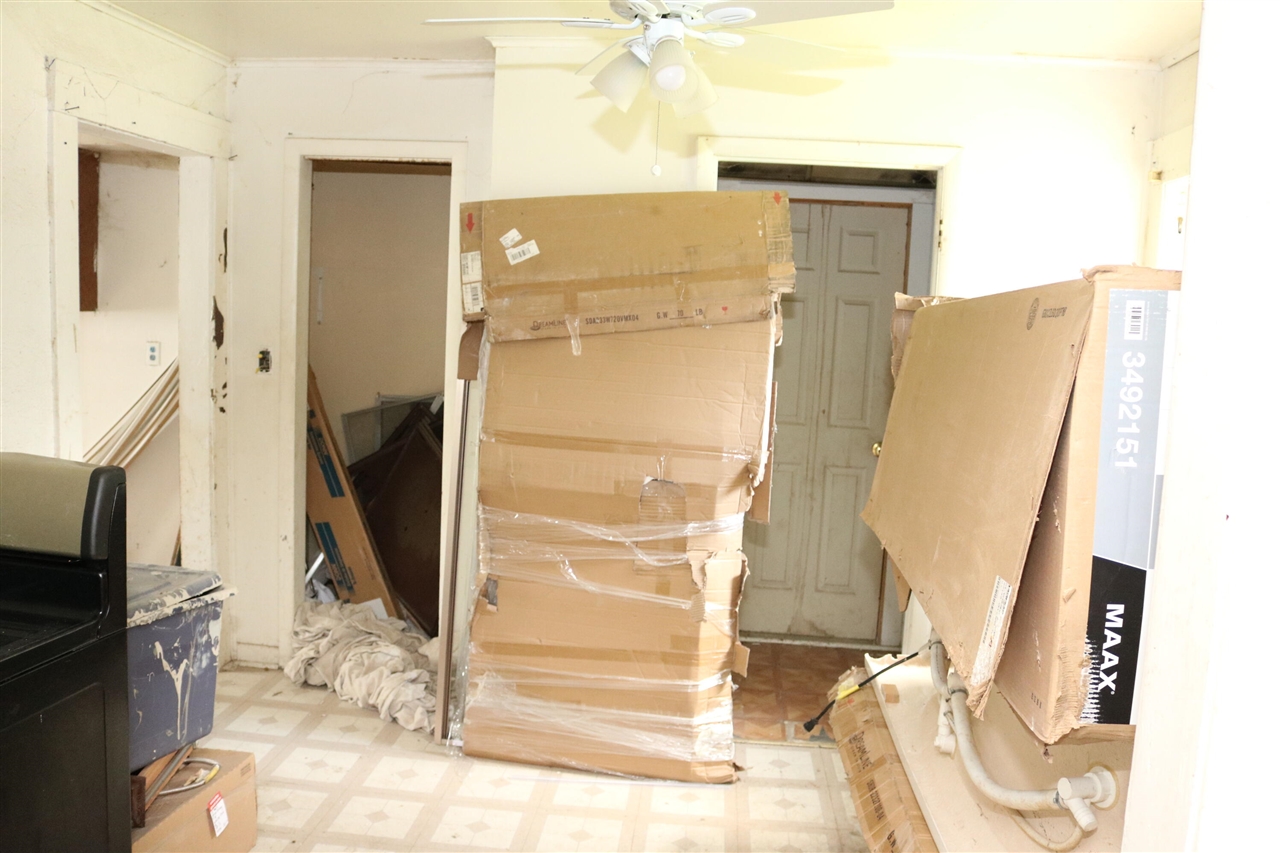 Homes for sale in Jackson, MI | 1014 Woodbridge St, Jackson, MI 49203 | MLS# 70488010