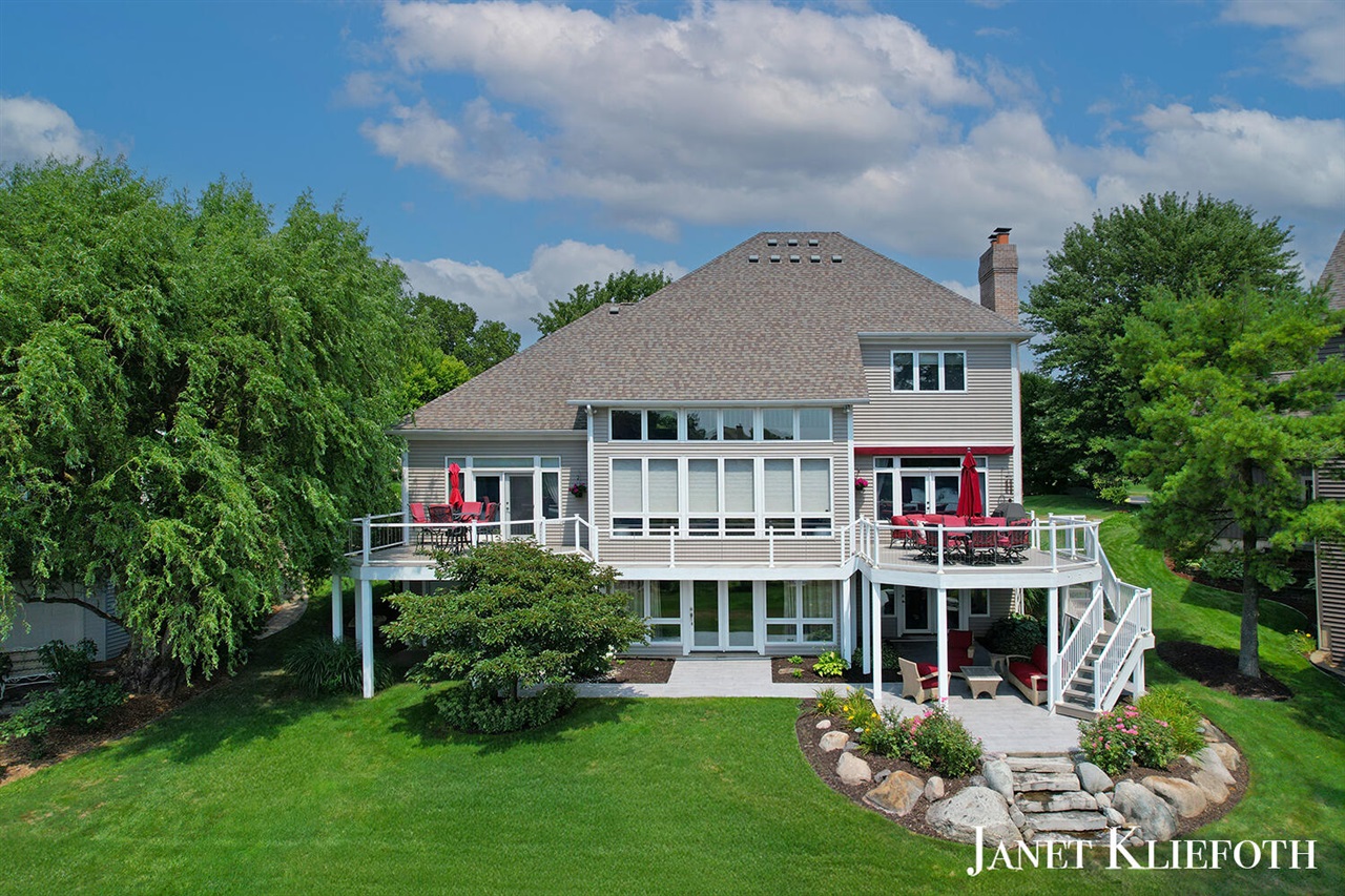 Homes for sale in Rockford, MI | 7230 Cuesta Way Dr, Rockford, MI 49341 | MLS# 70488311