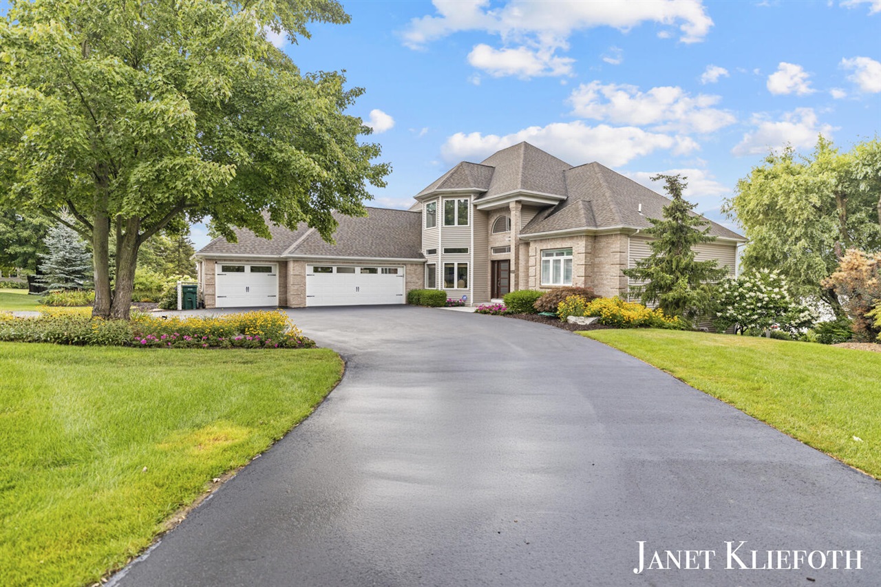 Homes for sale in Rockford, MI | 7230 Cuesta Way Dr, Rockford, MI 49341 | MLS# 70488311