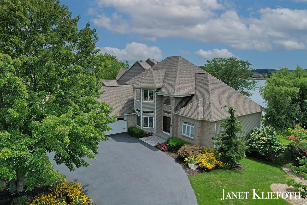 Homes for sale in Rockford, MI | 7230 Cuesta Way Dr, Rockford, MI 49341 | MLS# 70488311