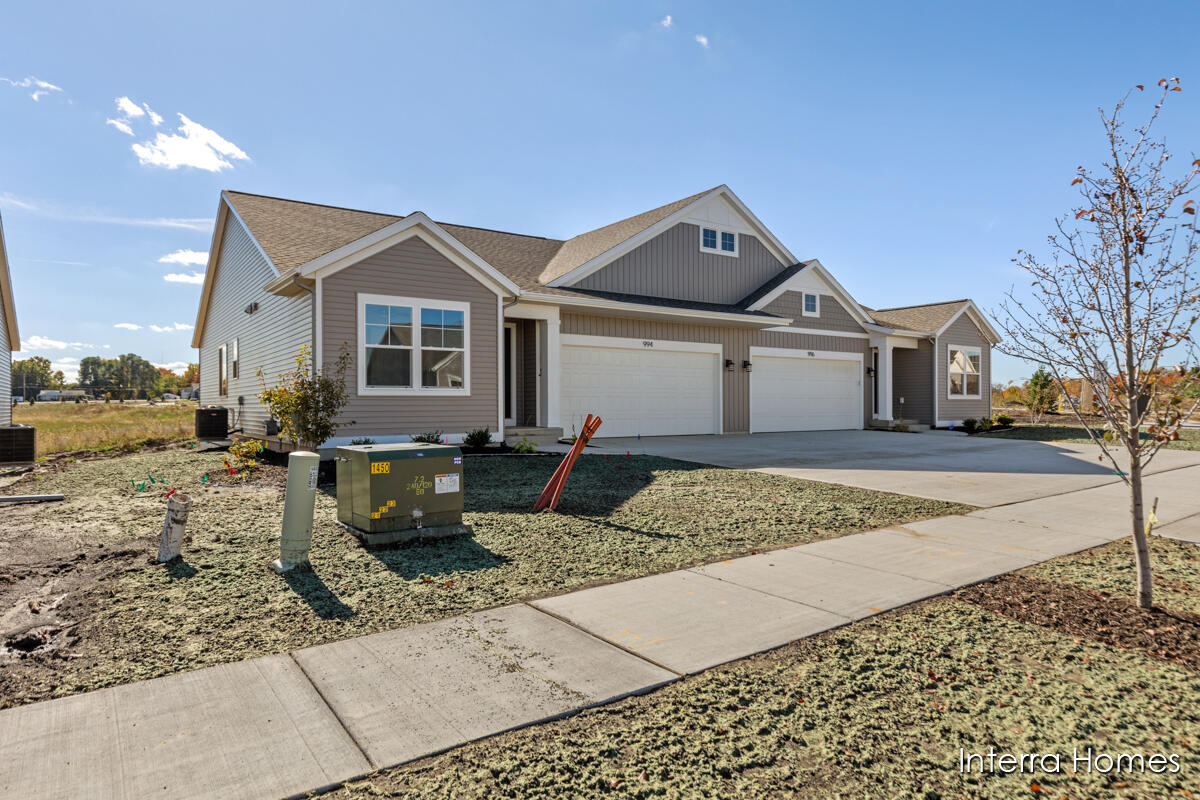 Homes for sale in Comstock Park, MI | 994 Scioto Dr #2, Comstock Park, MI 49321 | MLS# 70488369