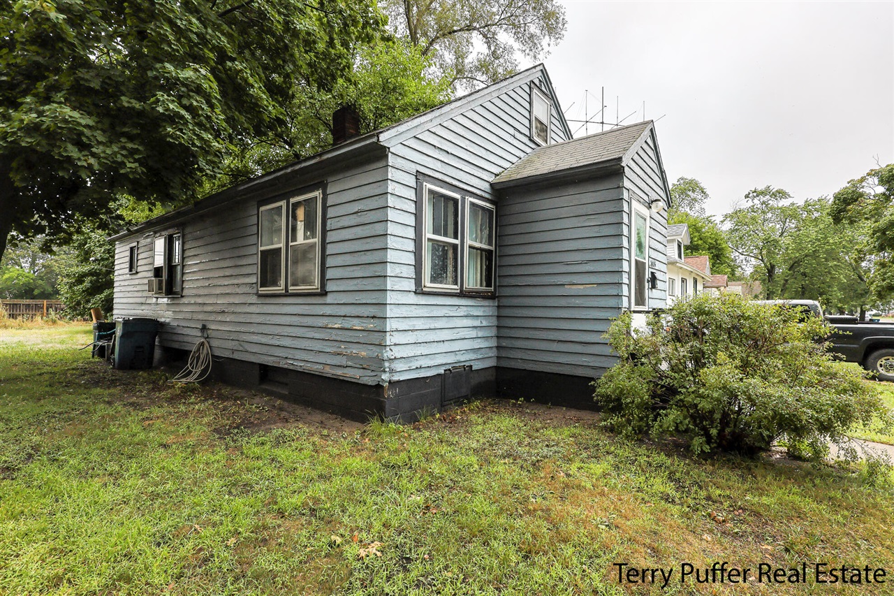 Homes for sale in Muskegon, MI | 3035 Lemuel St, Muskegon, MI 49444 | MLS# 70488917