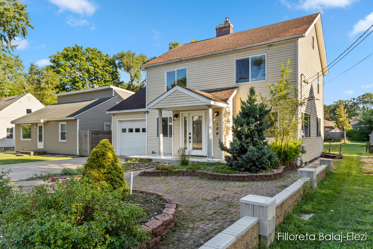 Homes for sale in Grand Rapids, MI | 104 Colrain St, Grand Rapids, MI 49548 | MLS# 70489532