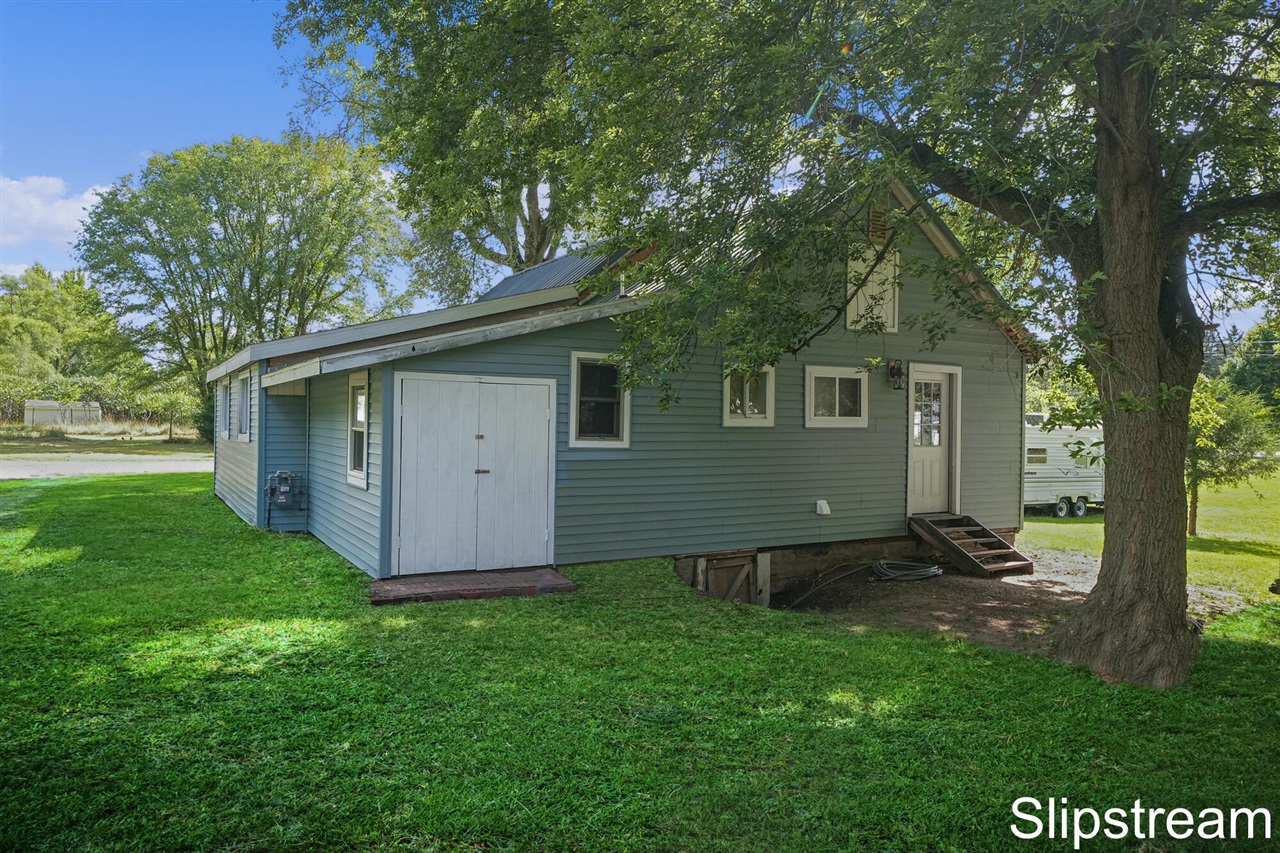 Homes for sale in Riverdale, MI | 11406 Third St St, Riverdale, MI 48877 | MLS# 70489614