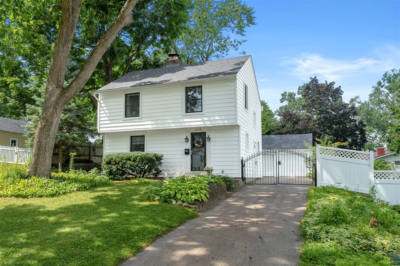 Homes for sale in Kalamazoo, MI | 3828 Dale St, Kalamazoo, MI 49001 | MLS# 70489765