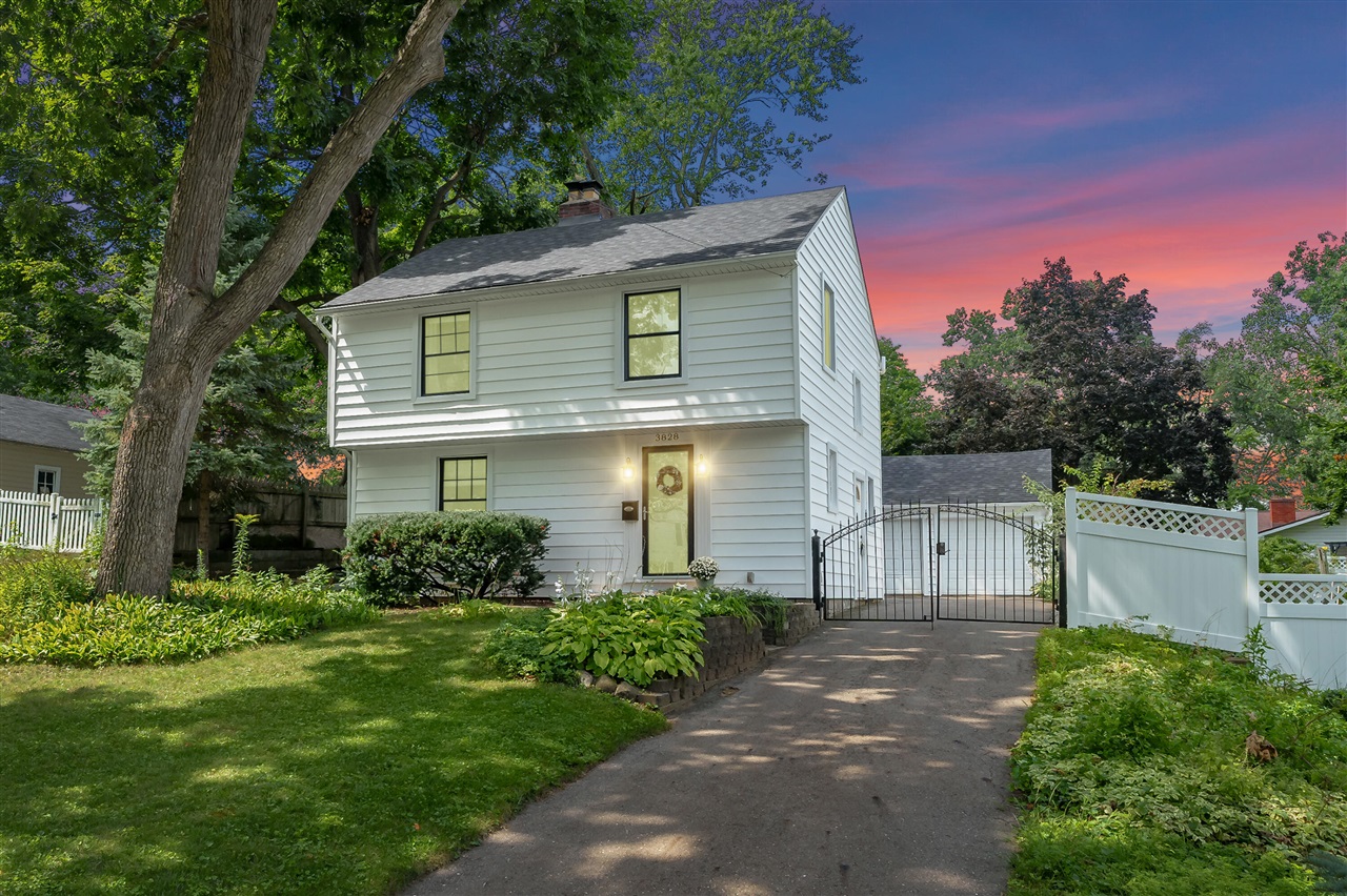 Homes for sale in Kalamazoo, MI | 3828 Dale St, Kalamazoo, MI 49001 | MLS# 70489765