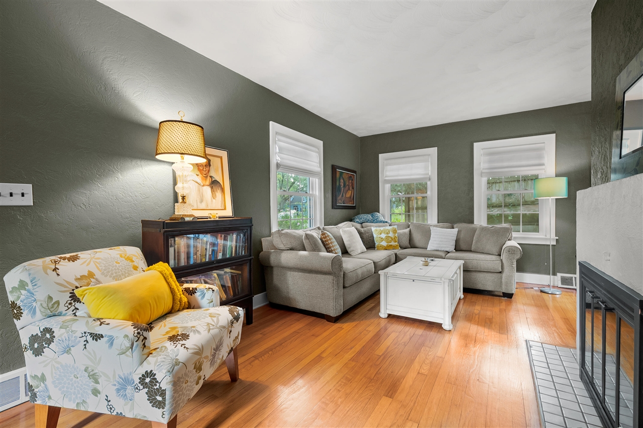 Homes for sale in Kalamazoo, MI | 3828 Dale St, Kalamazoo, MI 49001 | MLS# 70489765