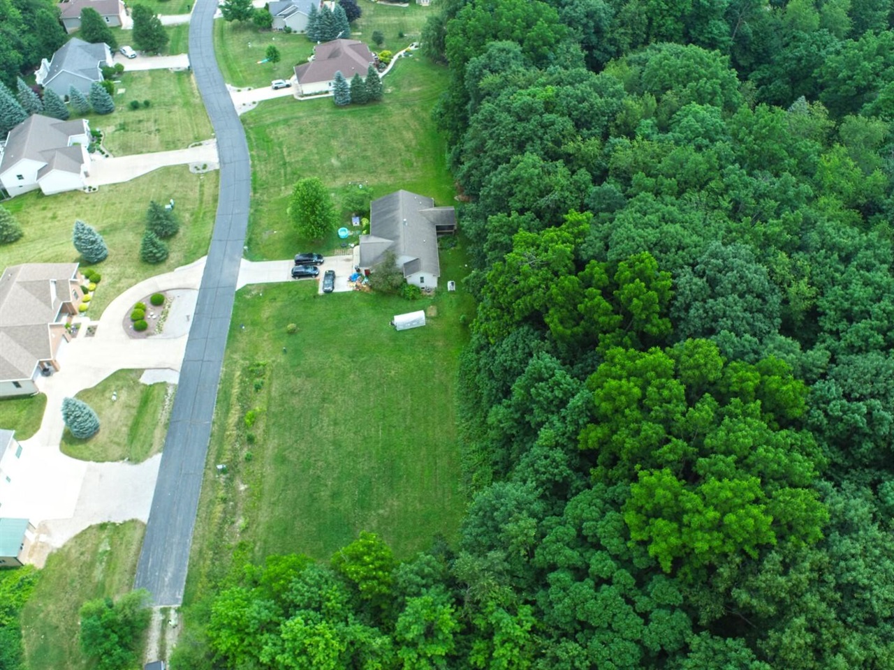 Homes for sale in Adrian, MI | 3079 Hillview Dr, Adrian, MI 49221 | MLS# 70489825