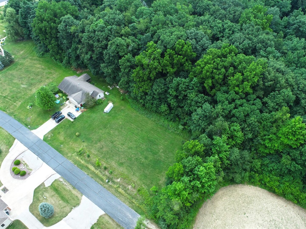 Homes for sale in Adrian, MI | 3079 Hillview Dr, Adrian, MI 49221 | MLS# 70489825