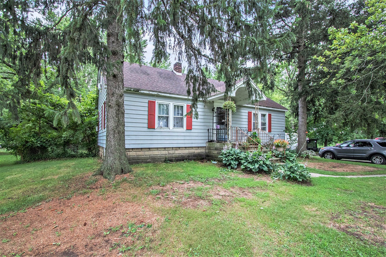 Homes for sale in Three Oaks, MI | 7079 Us-12, Three Oaks, MI 49128 | MLS# 70489832