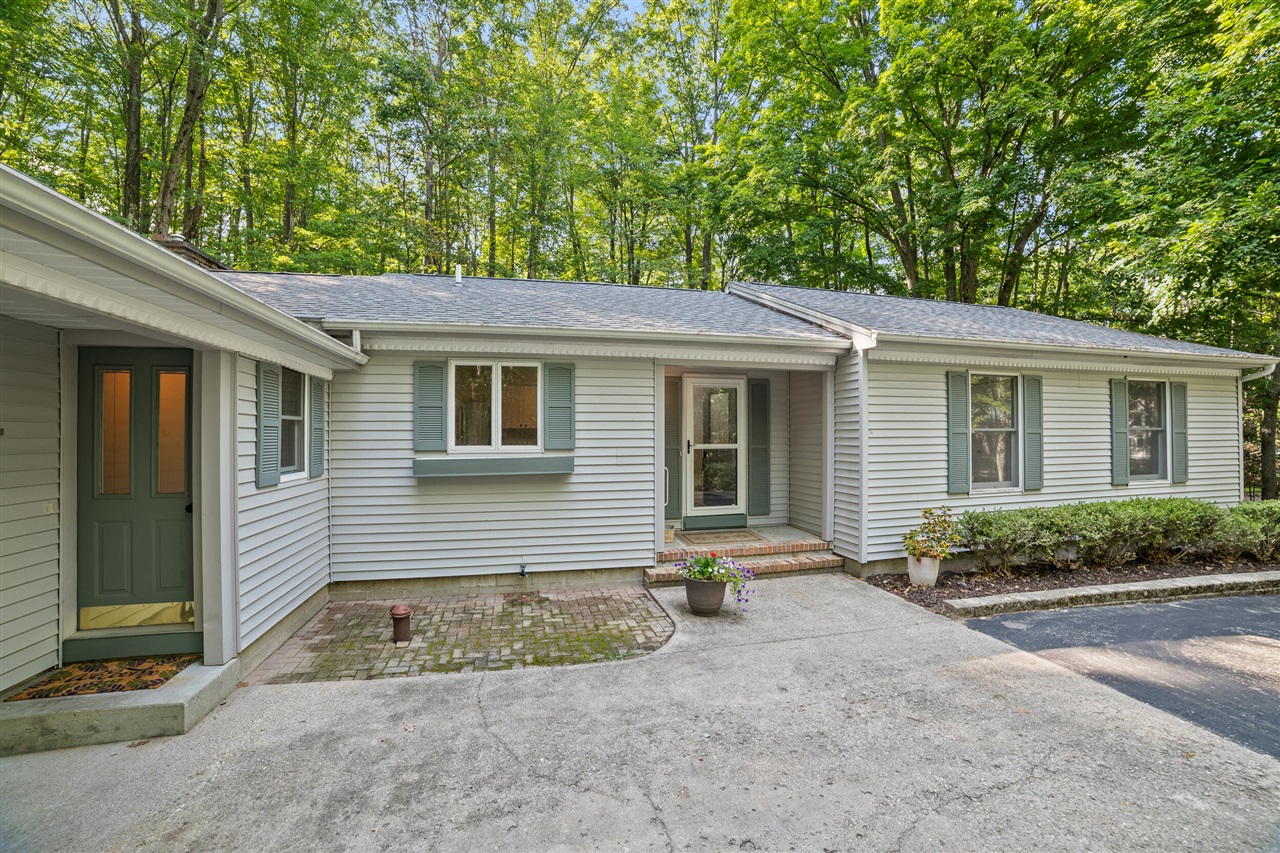 Homes for sale in Canadian Lakes, MI | 9348 Center Ln, Canadian Lakes, MI 49346 | MLS# 70489940