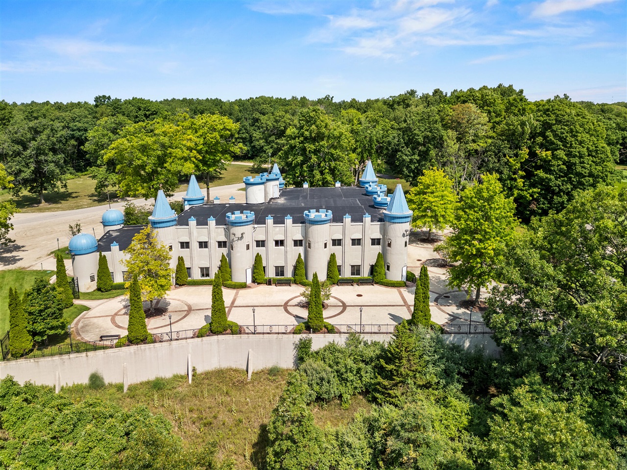 Homes for sale in Canadian Lakes, MI | 9348 Center Ln, Canadian Lakes, MI 49346 | MLS# 70489940