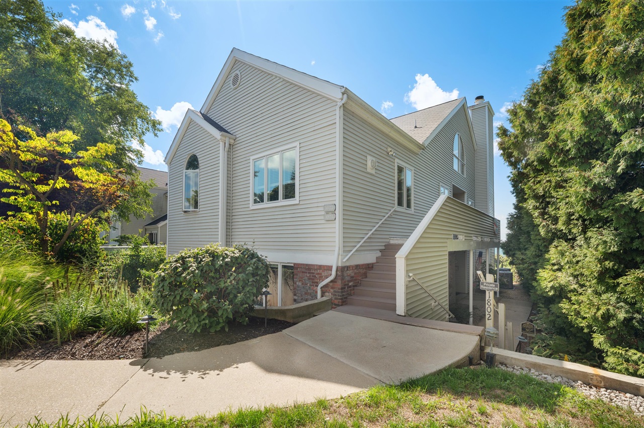 Homes for sale in Saint Joseph, MI | 1802 Lakeshore Dr #6, Saint Joseph, MI 49085 | MLS# 70490599