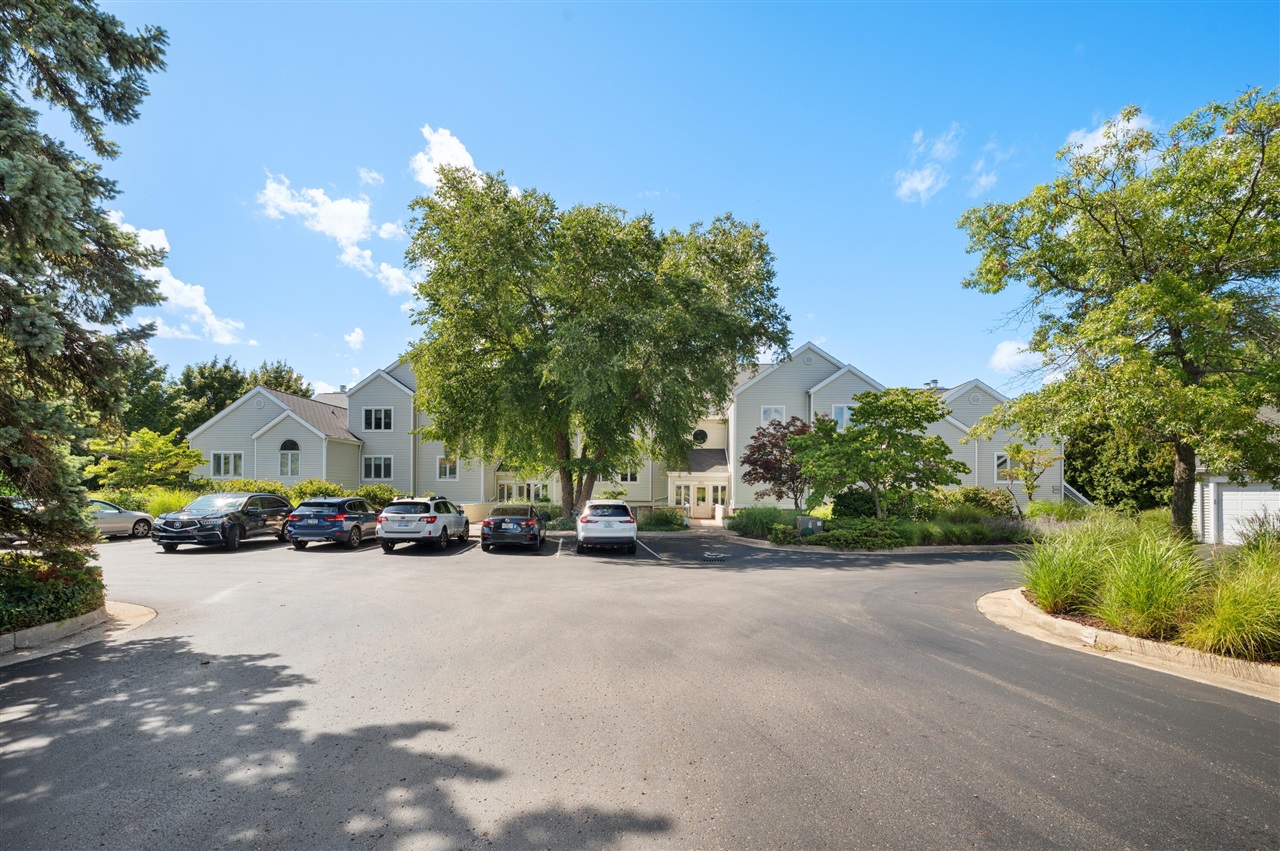 Homes for sale in Saint Joseph, MI | 1802 Lakeshore Dr #6, Saint Joseph, MI 49085 | MLS# 70490599