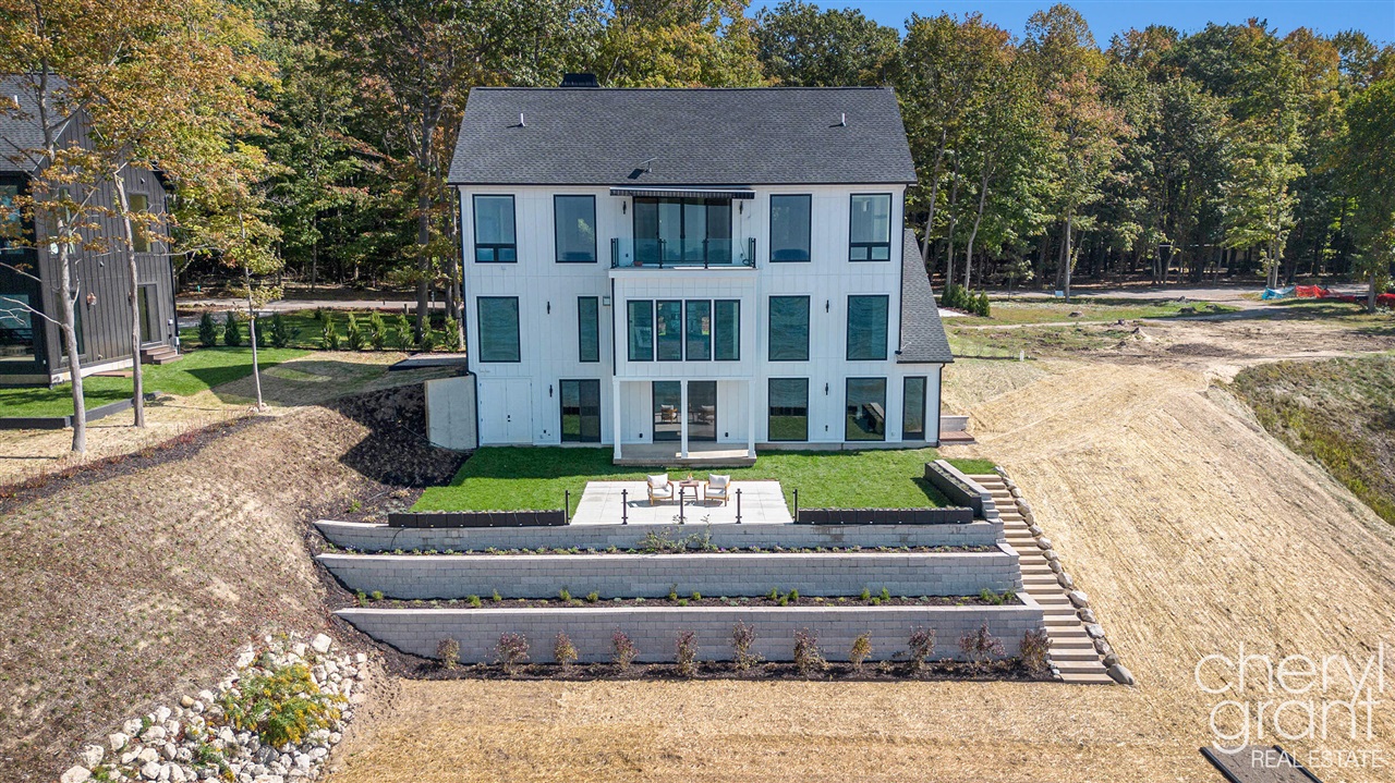 Homes for sale in Fennville, MI | 2576 Lakeshore Dr, Fennville, MI 49408 | MLS# 70490626