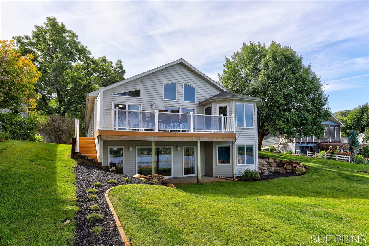 Homes for sale in Newaygo, MI | 5855 Ridge St, Newaygo, MI 49337 | MLS# 70490679