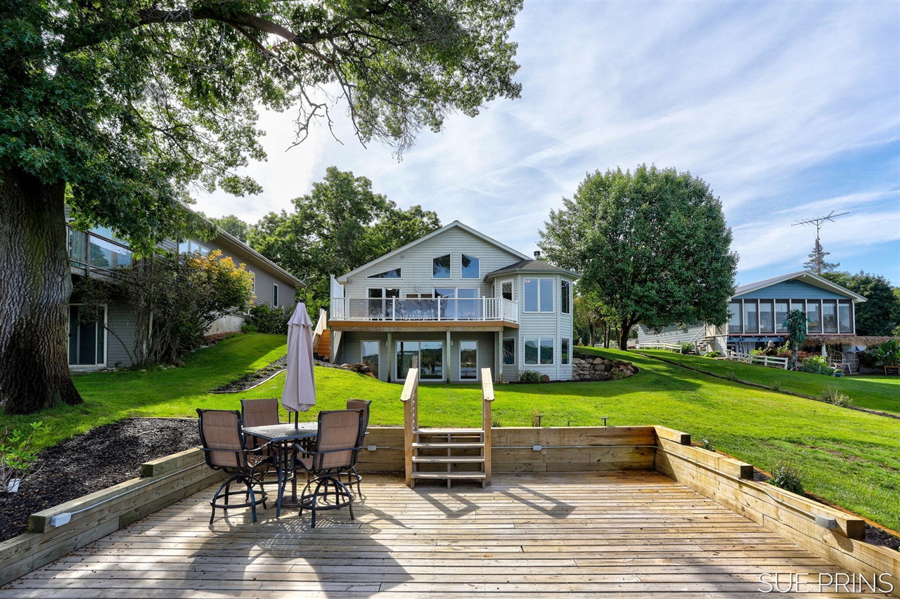 Homes for sale in Newaygo, MI | 5855 Ridge St, Newaygo, MI 49337 | MLS# 70490679