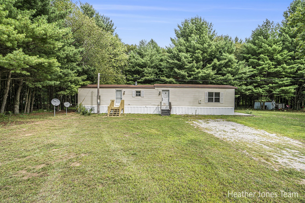 Homes for sale in Morley, MI | 1066 Fisk Ave, Morley, MI 49336 | MLS# 70490739