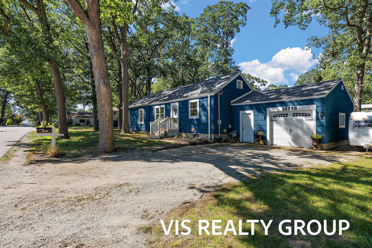 Homes for sale in Spring Lake, MI | 15745 Beach Dr, Spring Lake, MI 49456 | MLS# 70490849