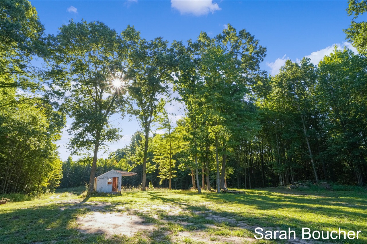 Homes for sale in Fruitport, MI | 4280 S Broton Rd, Fruitport, MI 49415 | MLS# 70490873