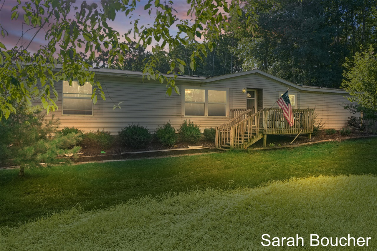 Homes for sale in Fruitport, MI | 4280 S Broton Rd, Fruitport, MI 49415 | MLS# 70490873