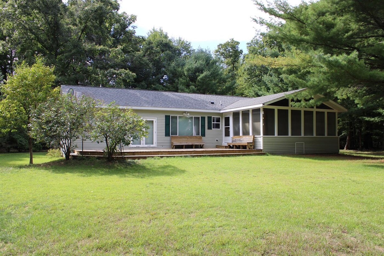 Homes for sale in Newaygo, MI | 5892 S Carrigan Dr, Newaygo, MI 49337 | MLS# 70491094