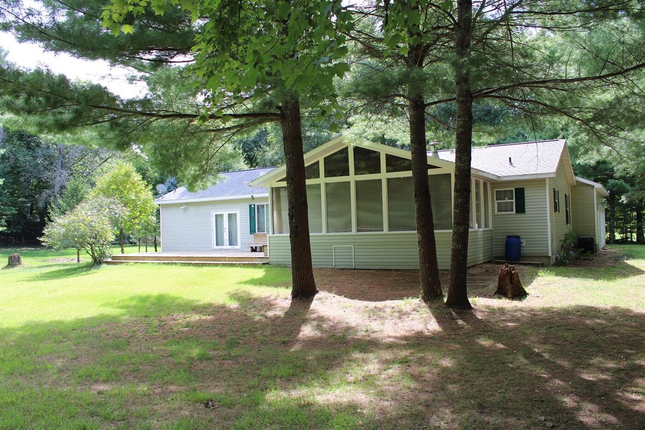 Homes for sale in Newaygo, MI | 5892 S Carrigan Dr, Newaygo, MI 49337 | MLS# 70491094