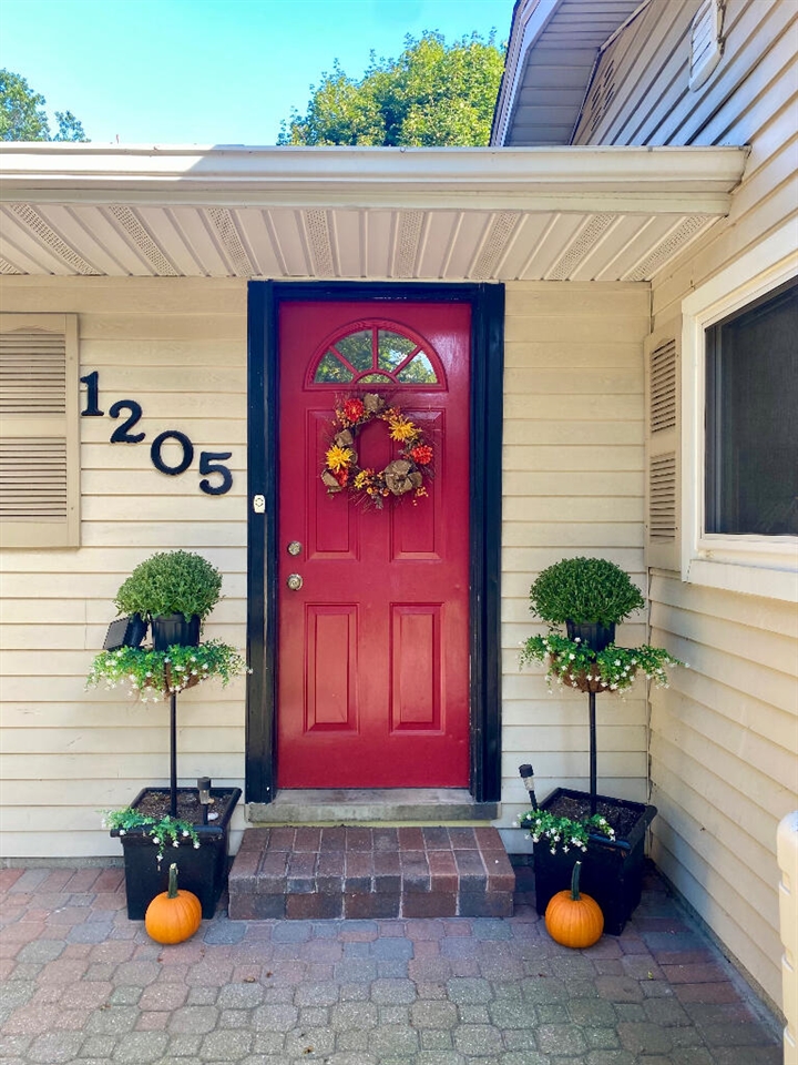 Homes for sale in Bloomfield Hills, MI | 1205 Leinbach Ave, Bloomfield Hills, MI 48302 | MLS# 70491219