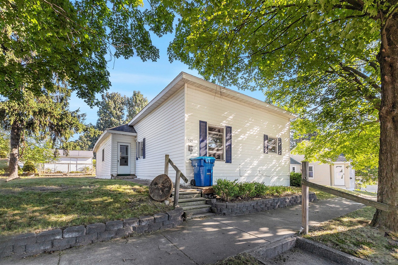 Homes for sale in Ludington, MI | 703 E Dowland, Ludington, MI 49431 | MLS# 70491230