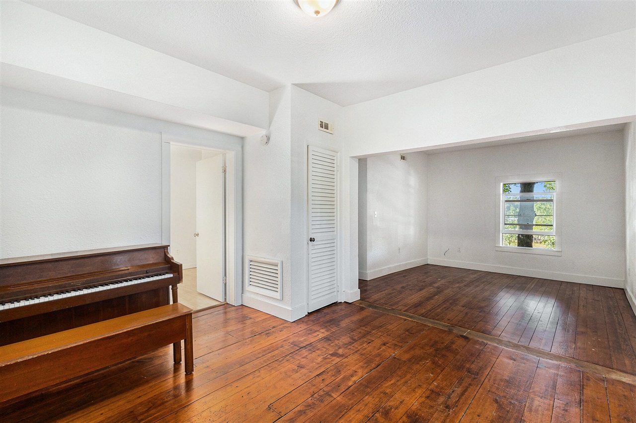 Homes for sale in Ludington, MI | 703 E Dowland, Ludington, MI 49431 | MLS# 70491230