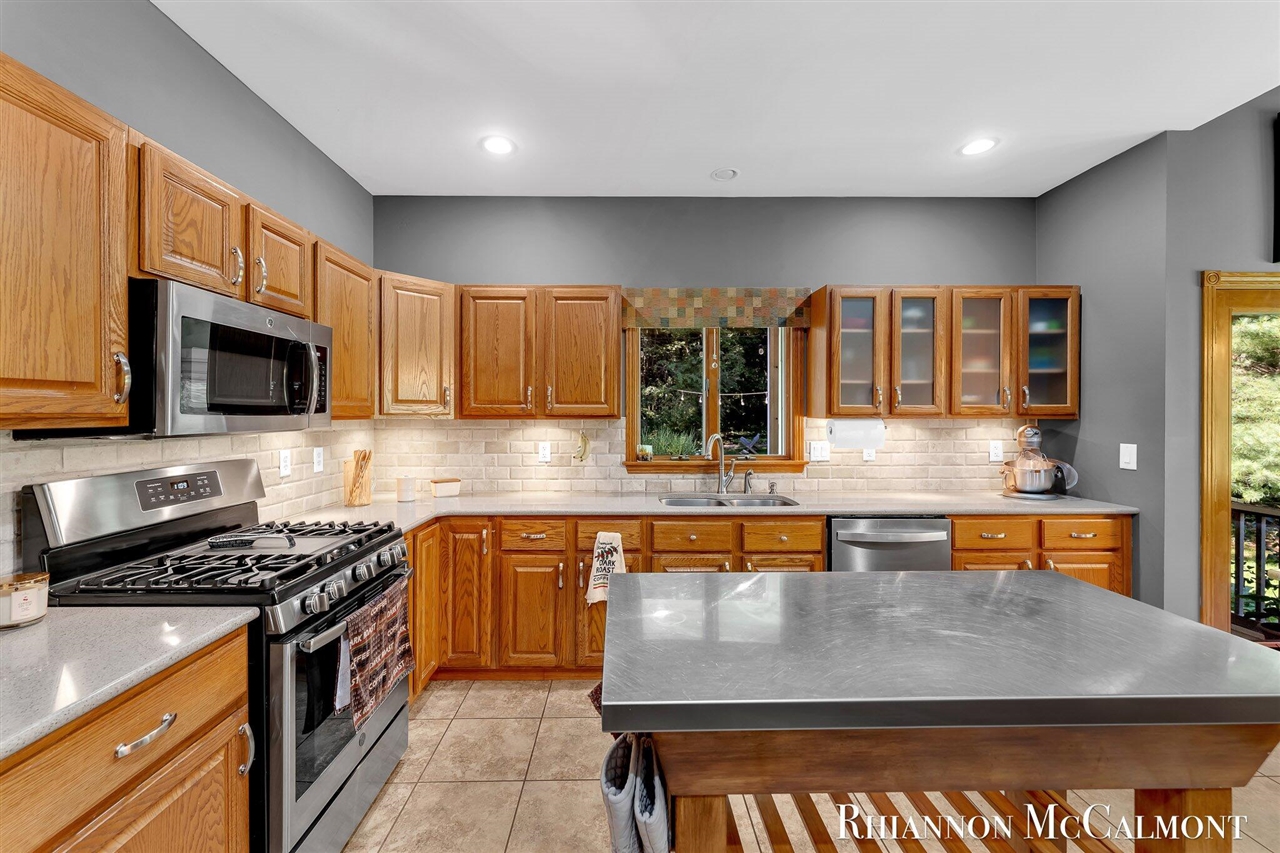 Homes for sale in Rockford, MI | 7775 N Arroyo Vista Dr, Rockford, MI 49341 | MLS# 70491235