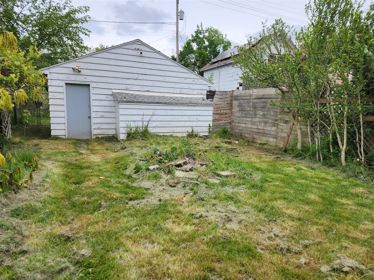 Homes for sale in Kalamazoo, MI | 907 Russell St, Kalamazoo, MI 49001 | MLS# 70491408