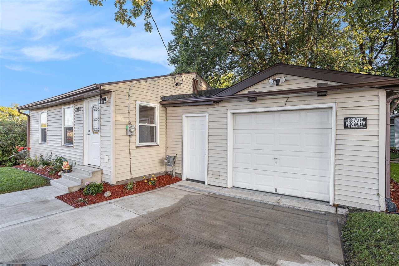 Homes for sale in Kalamazoo, MI | 202 W Mosel Ave, Kalamazoo, MI 49004 | MLS# 70491504