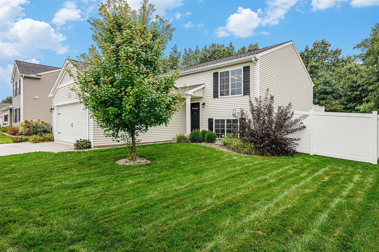 Homes for sale in Mattawan, MI | 58642 Blue Stem Cir, Mattawan, MI 49071 | MLS# 70491913