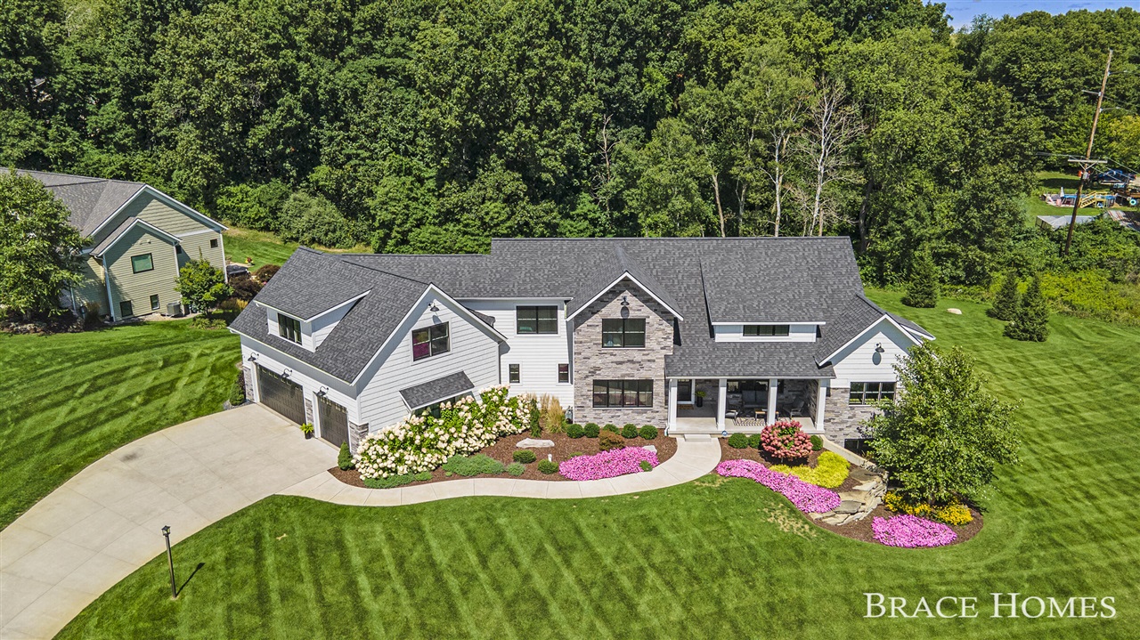 Homes for sale in Rockford, MI | 6735 Tara Ct, Rockford, MI 49341 | MLS# 70491957