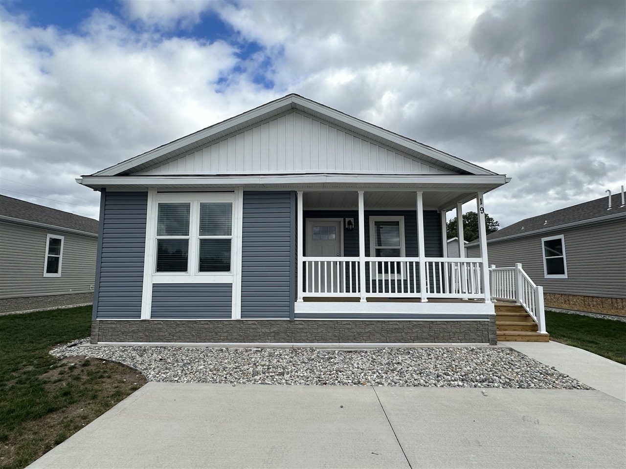 Homes for sale in Norton Shores, MI | 1283 E Ellis Rd #19, Norton Shores, MI 49441 | MLS# 70492200