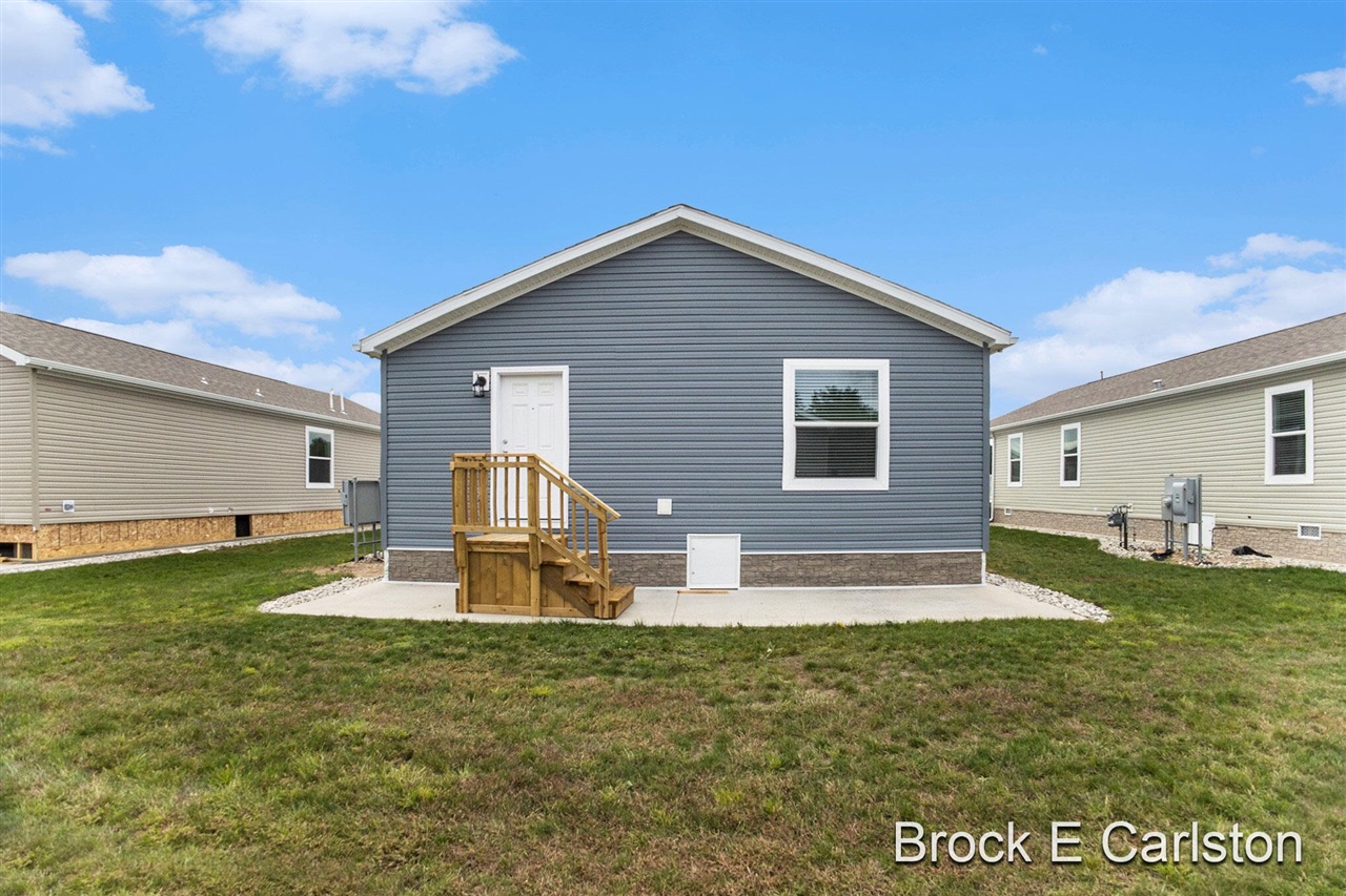 Homes for sale in Norton Shores, MI | 1283 E Ellis Rd #19, Norton Shores, MI 49441 | MLS# 70492200